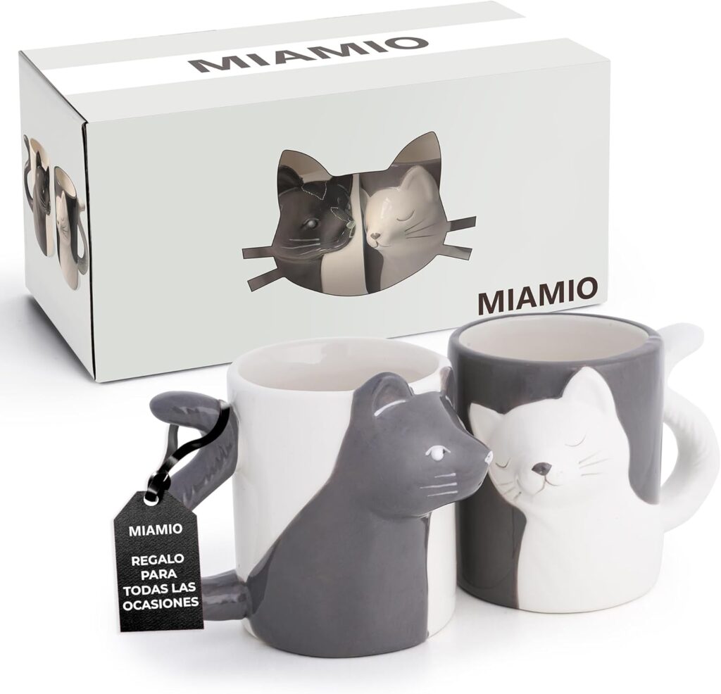 Taza con cabezas de gatos