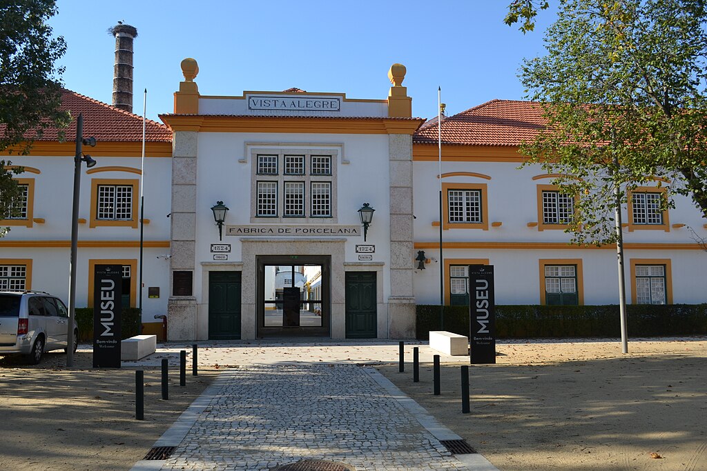 Fábrica porcelana portuguesa Vista Alegre.