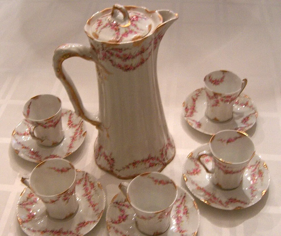 Set de porcelana de Limoges hecho por Théodore Haviland, 1895-1905.