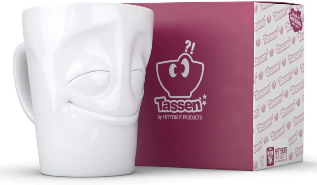 Taza moderna en porcelana blanca