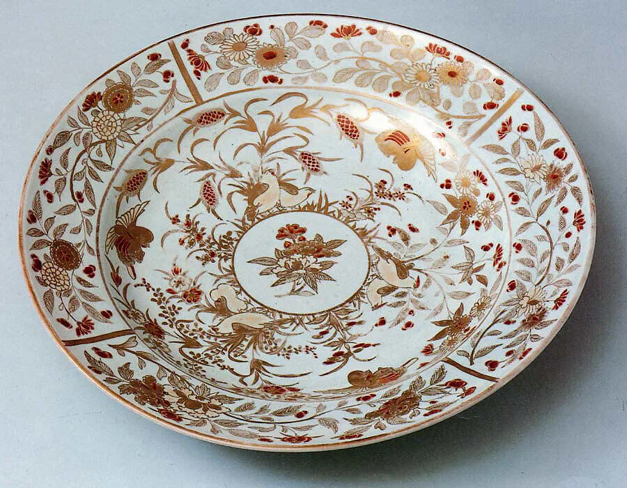 cerámica Arita, tipo Ko Imari Porcelana con esmaltes sobre vidriados y oro (cerámica Arita, tipo Ko Imari)