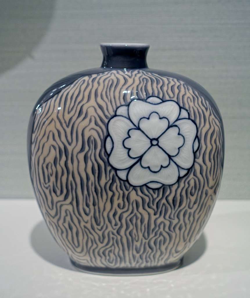 Florero art nouveau de Berth Nathanielsen, Real Fábrica de Porcelana de Copenhaguen, 1898.